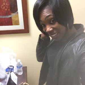 Meet your Posher, Dionne